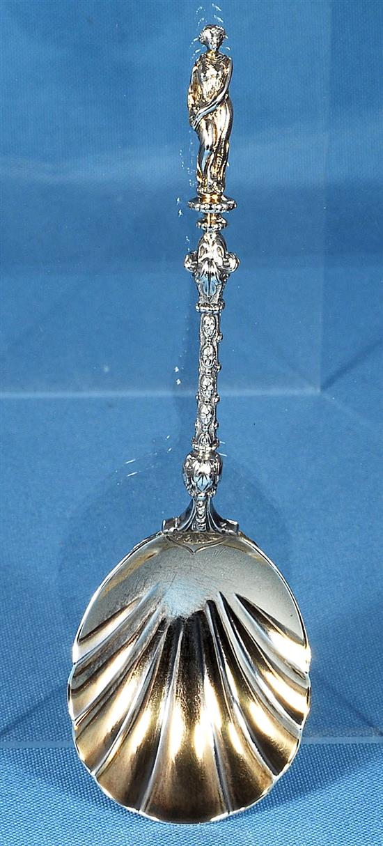A cased set of four Victorian silver parcel gilt fruit serving spoons and a sugar sifter, spoon 197mm, weight 12.4oz/388 grms.